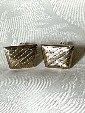 Vintage Silver-Tone Textured Trapezoid Cufflinks – Mid-Century Classic
